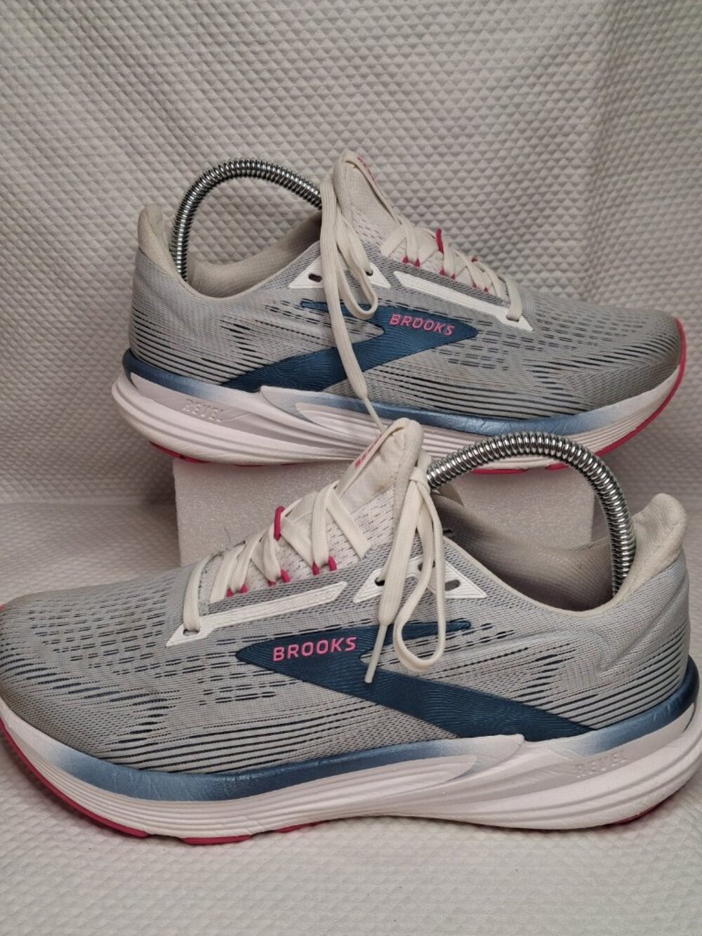 Brooks Revel 8 Women Running Shoes Sz 9 White Moonlight Pink Sneaker 1204561B132